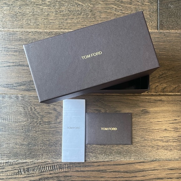 TOM FORD WALLACE CAT EYE SUNGLASSES - Picture 8 of 10